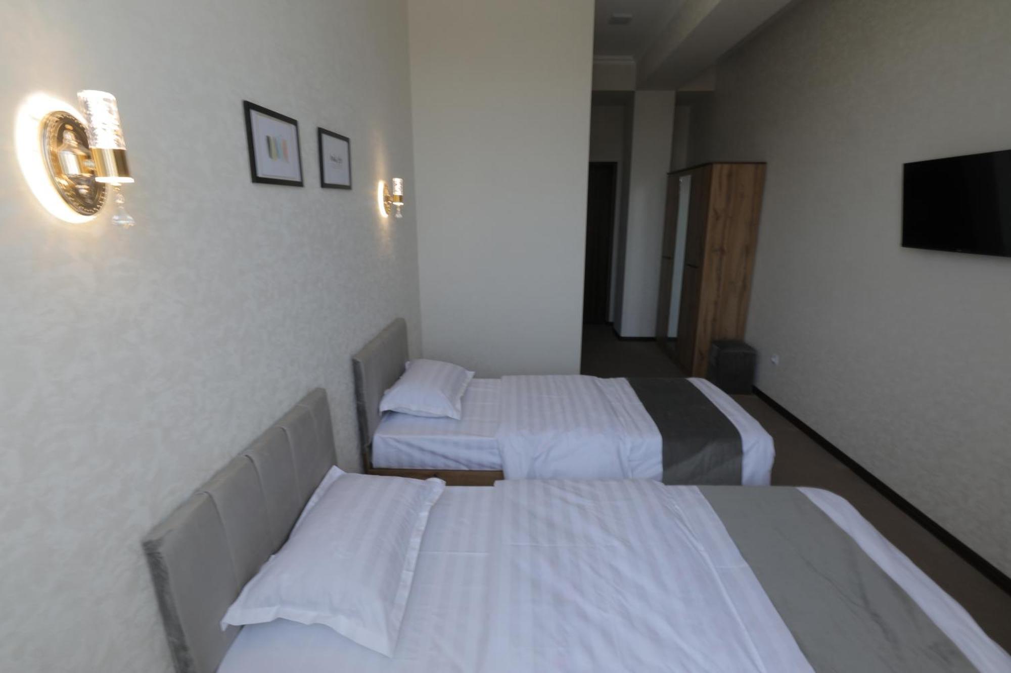 Resident Hotel Tasjkent Eksteriør billede