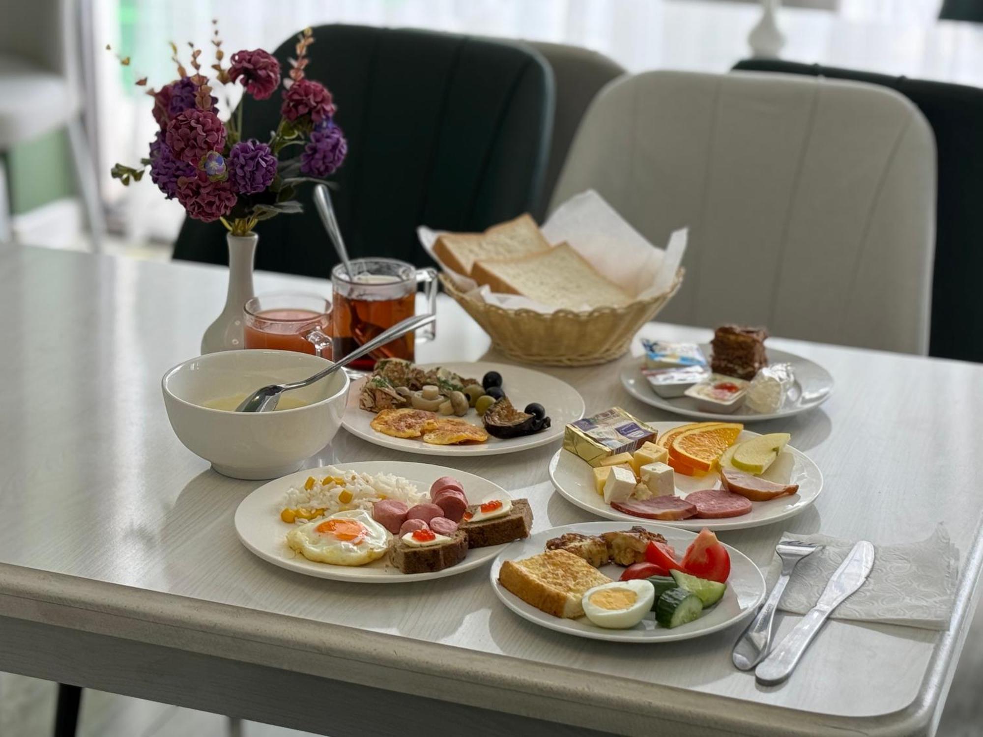 Resident Hotel Tasjkent Eksteriør billede