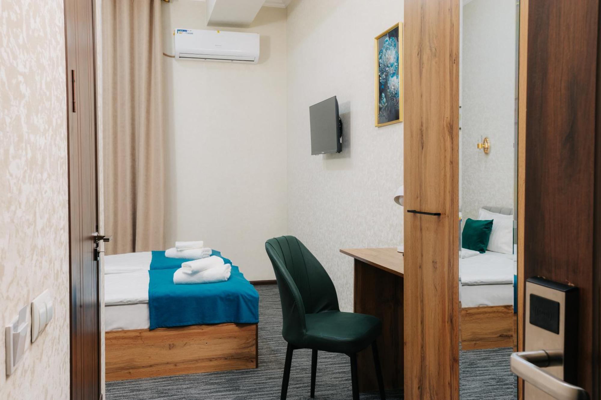 Resident Hotel Tasjkent Eksteriør billede
